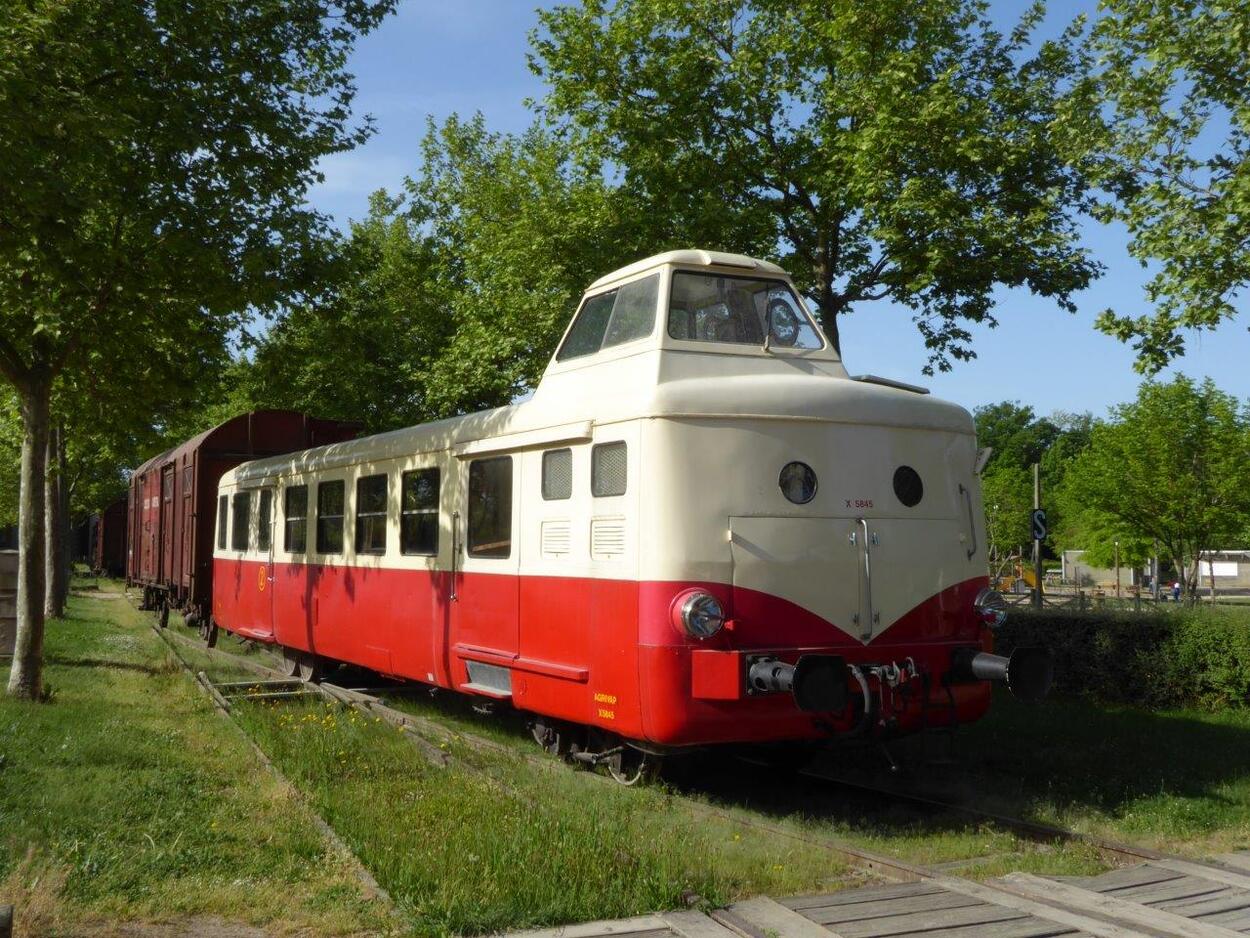 Panorama Bahn im Massif Central, Agrivap les trains de la découverte, Auvergne Panoramatriebwagen,