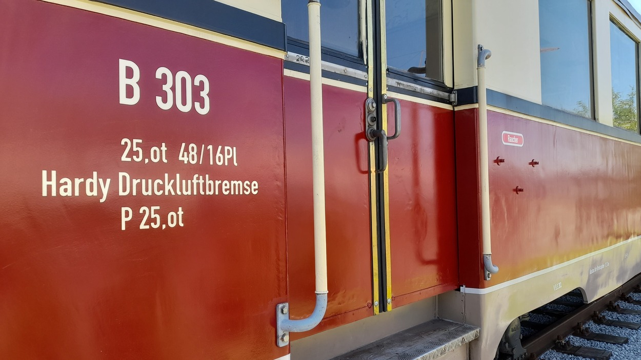 SLB Beiwagen 303 wieder in Salzburg