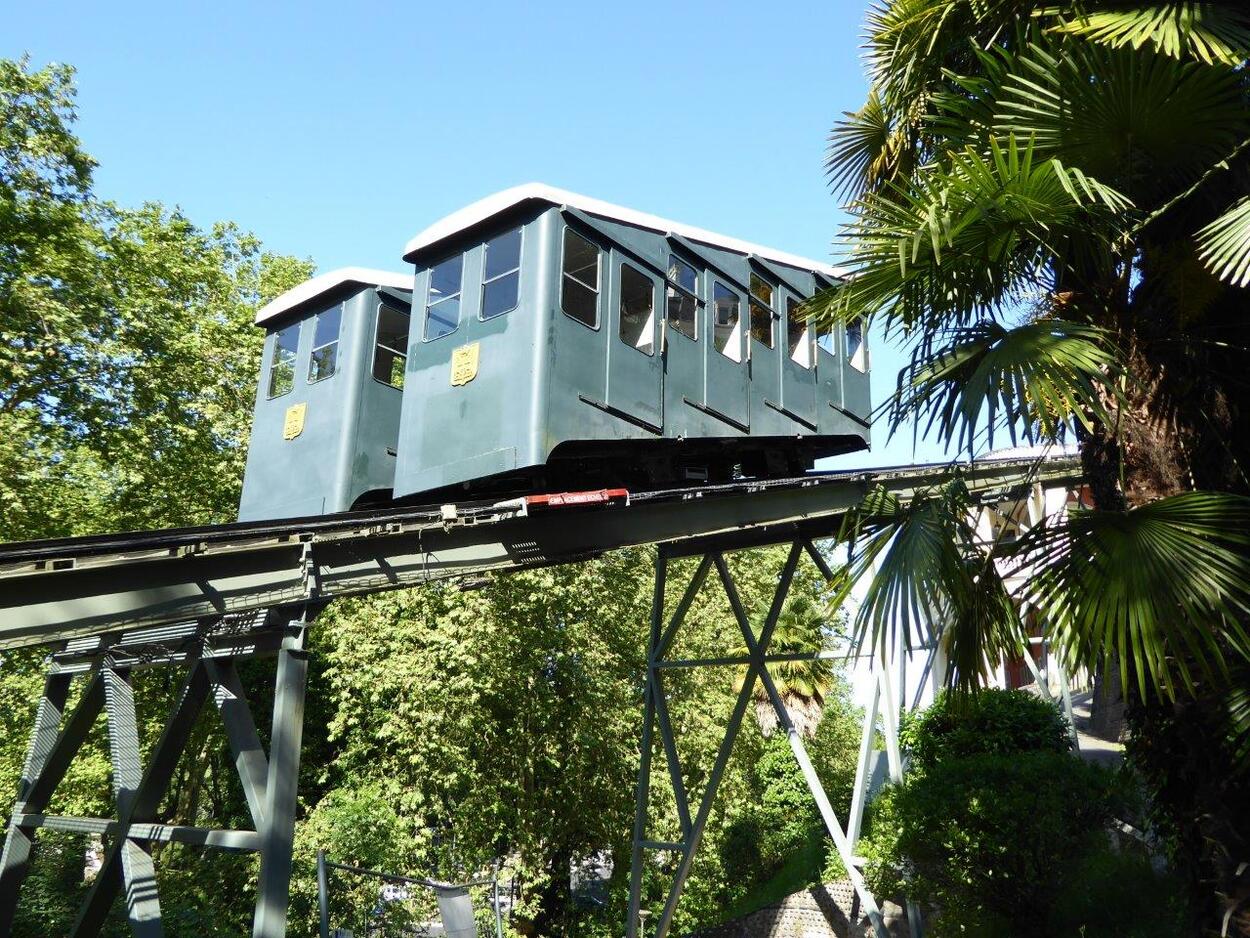 Standseilbahn als Wahrzeichen - Stadt Pau (F)