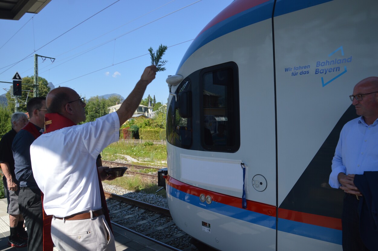 Fahrzeugsegnung der Bayerischen RegioBahn im Bahnhof Bad Reichenhall