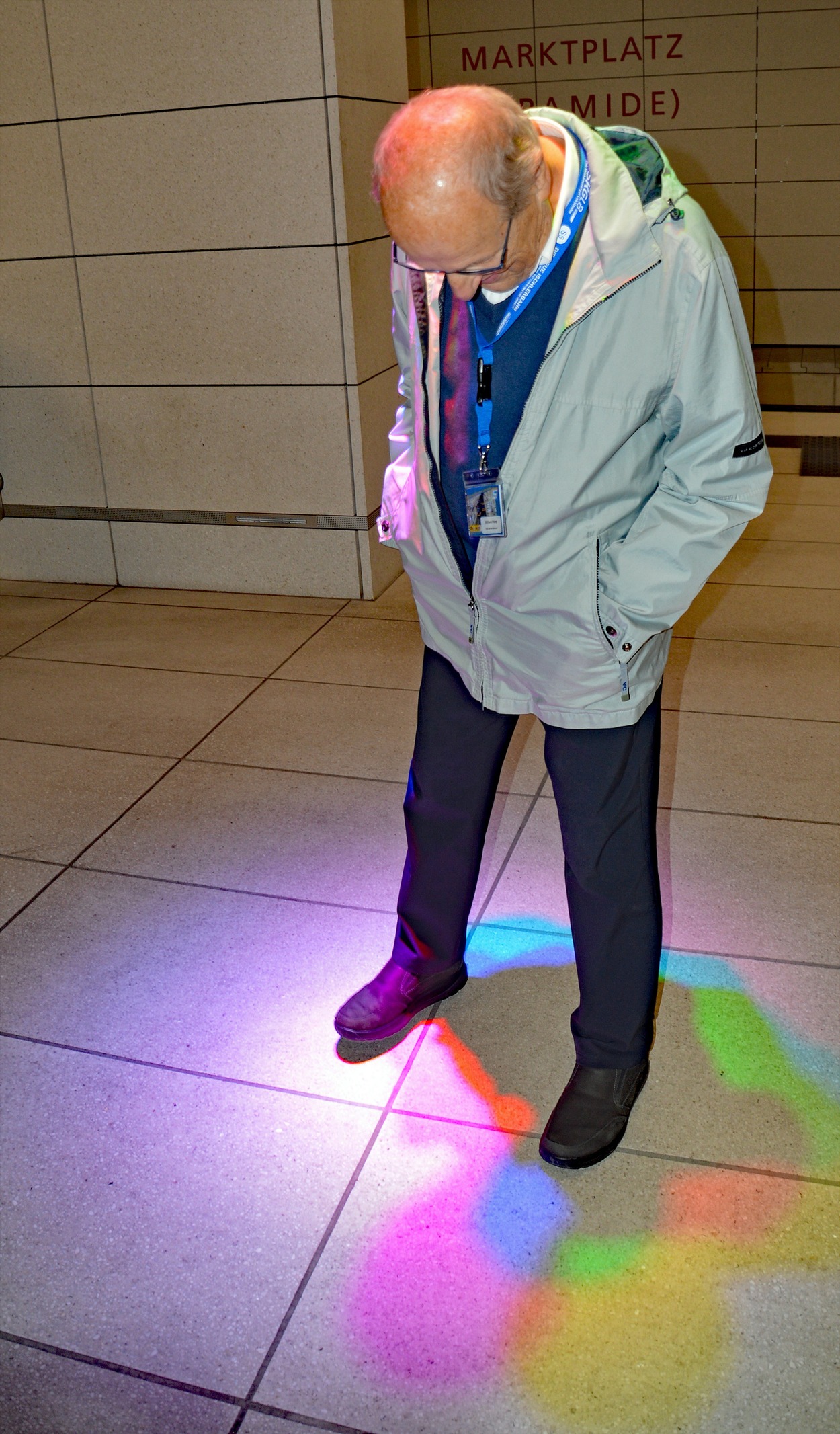 Lichtinstallation Ingo Maurer in den unterirdischen Stadtbahnstationen in Karlsruhe