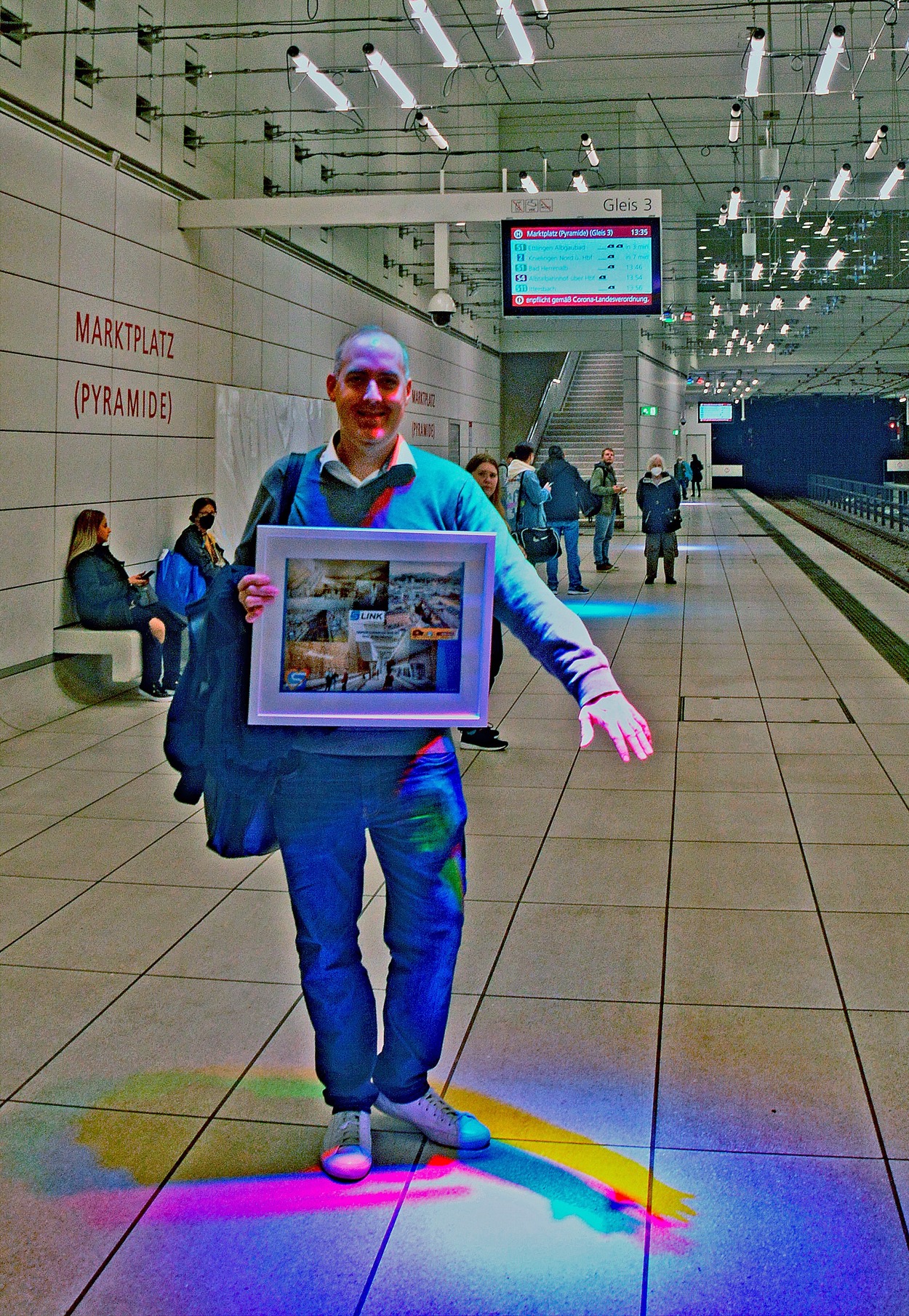 Lichtinstallation Ingo Maurer in den unterirdischen Stadtbahnstationen in Karlsruhe