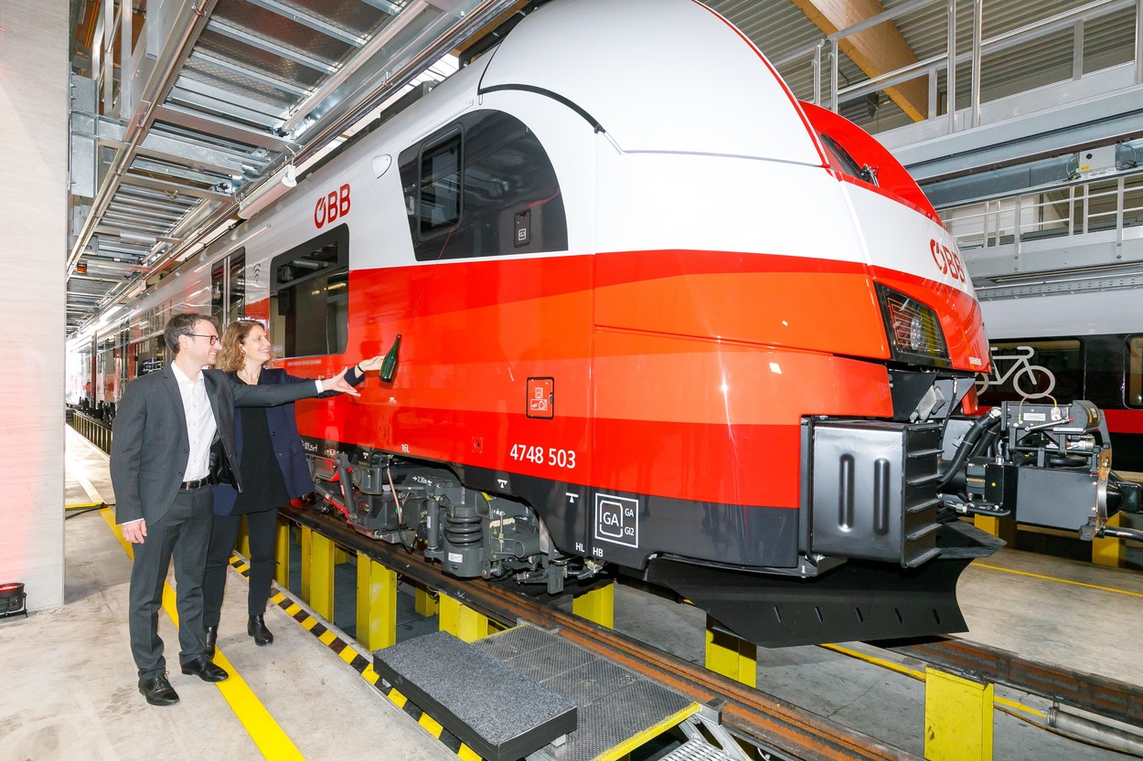 Taufe des ersten der neuen Nahverkehrszüge (Siemens Desiro ML)