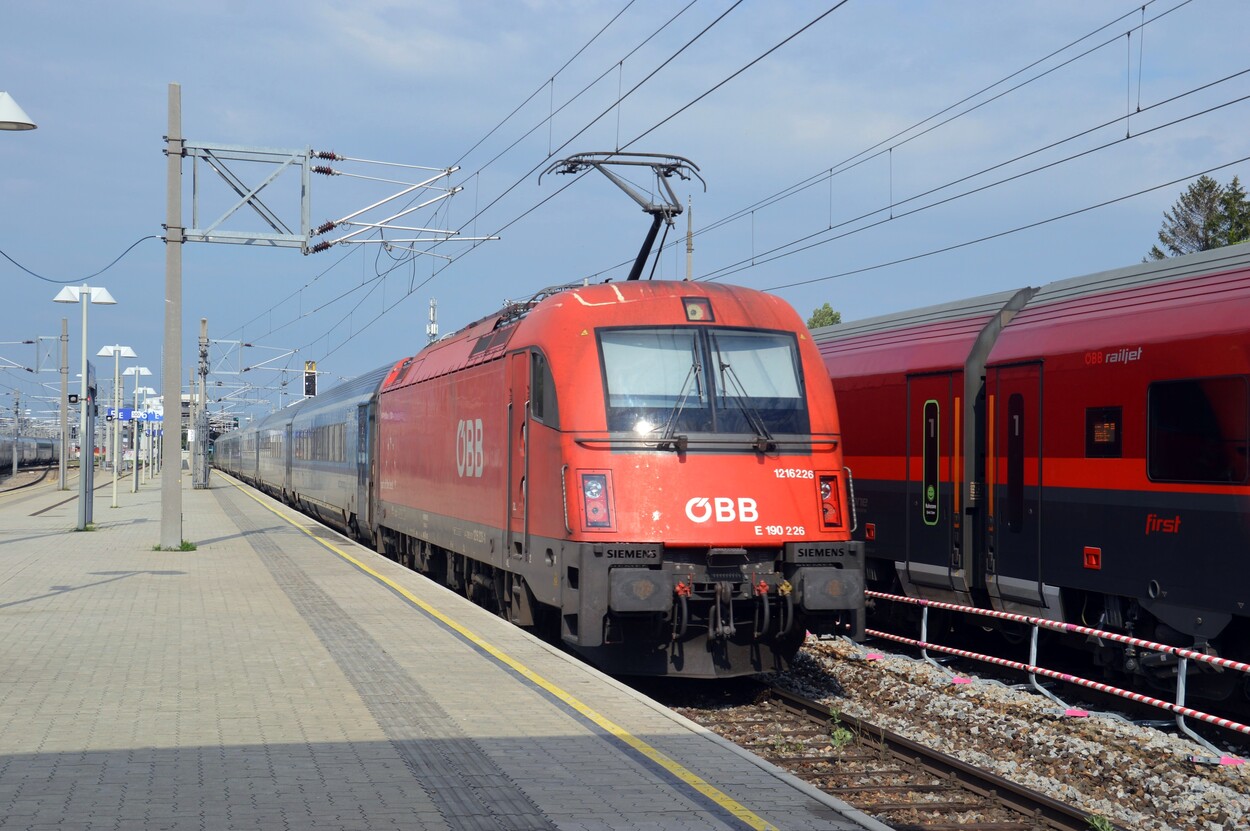 ÖBB und CD Railjet in Wien Meidling