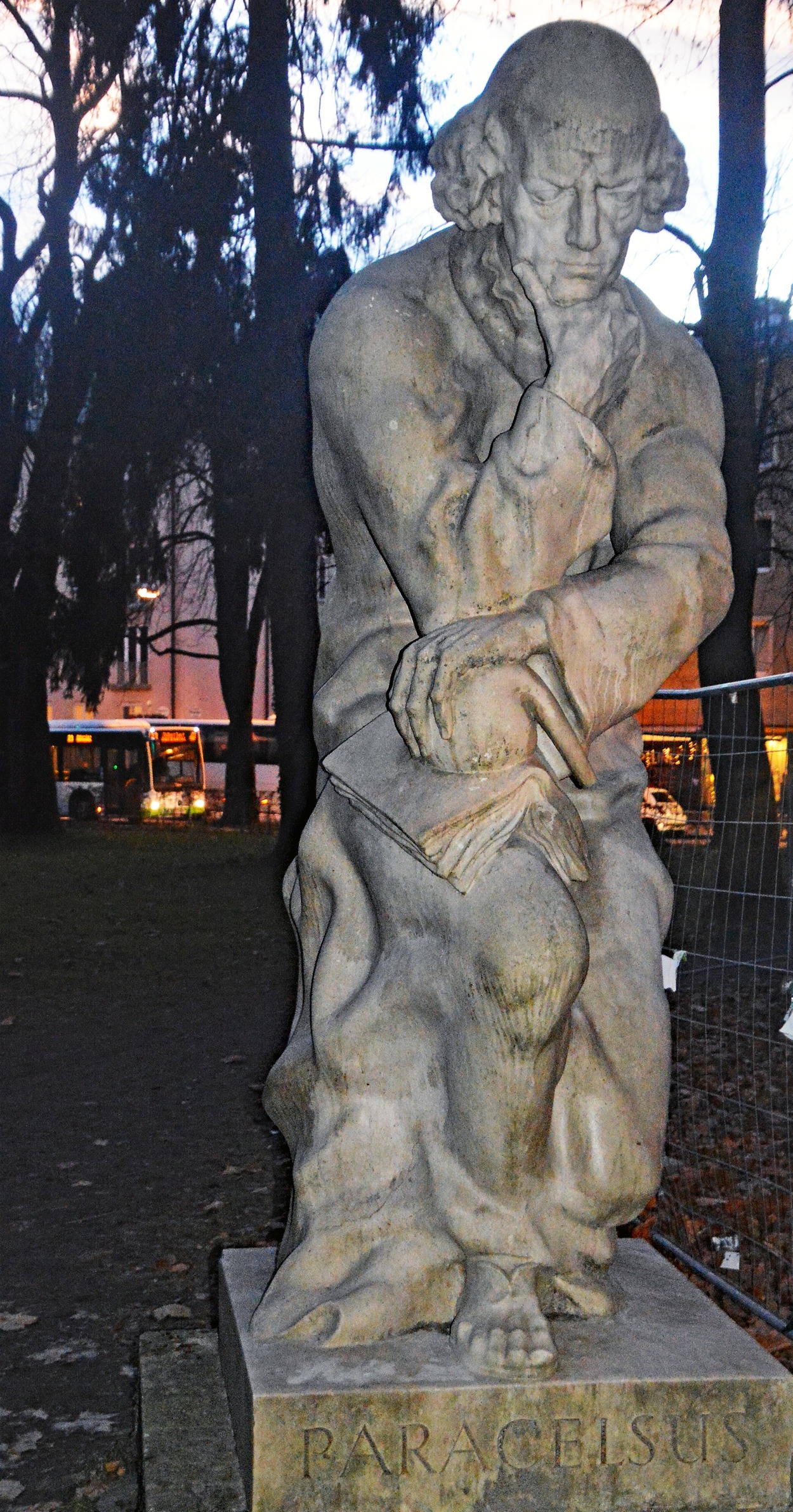 Denkmal von Theophrastus Bombast von Hohenheim, genannt „Paracelsus“ beim Kurhaus Salzburg