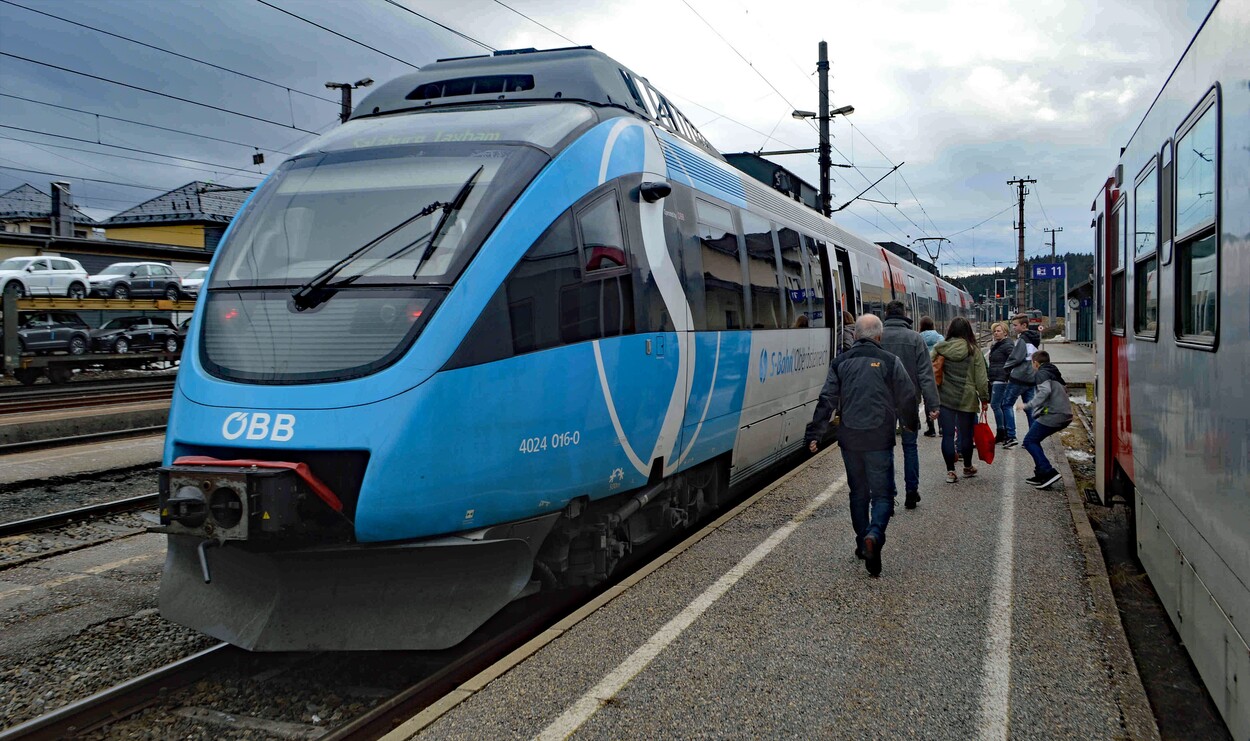 S-Bahn Bahnhof Steindorf