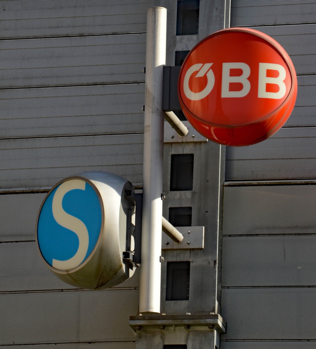 S-Bahn-Zeichen Station Mülln