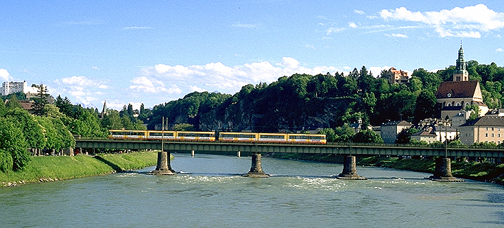 Karlsruher Zweisystemtriebwagen in Salzburg