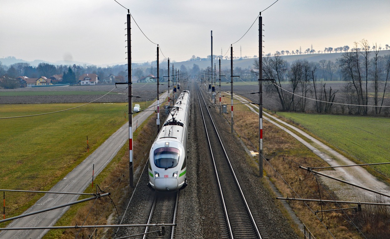 ICE-Zug zwischen Passau und Wels