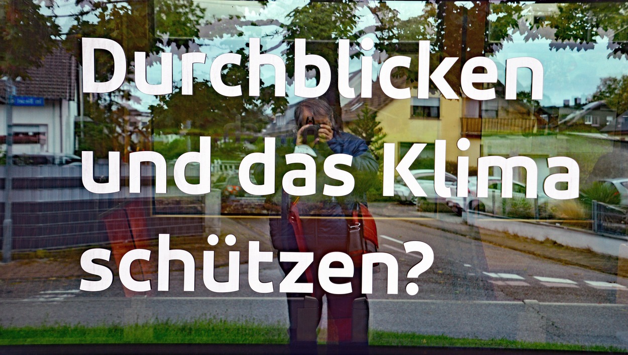 Durchblicken und das Klima schützen, Außenwerbung Stadtbahn Karlsruhe