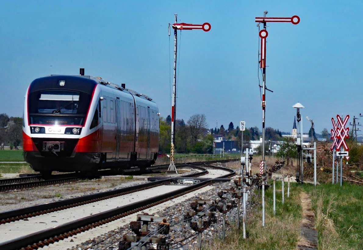 Dieseltriebwagen DB-Reihe 642 auf der Mattigtalbahn