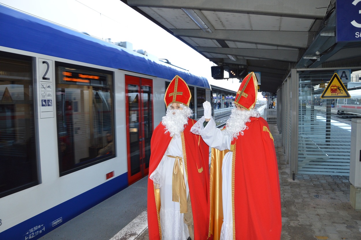 BRB-Nikolaus wünscht gute Fahrt