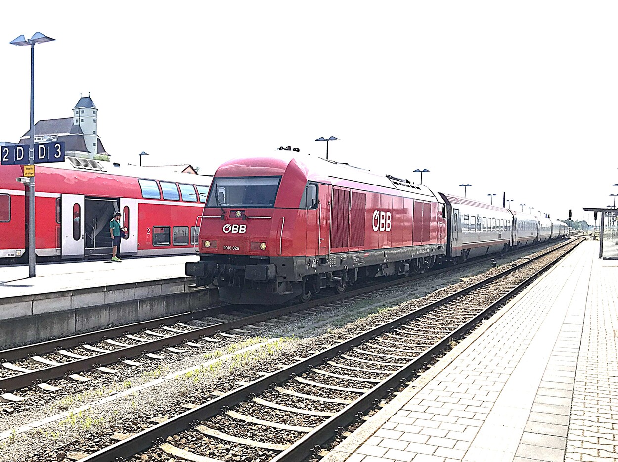 Verspätete EC-Züge und neue Wasserstoffzüge: Ein Bahnausflug entlang der Strecke Mühldorf–Töging