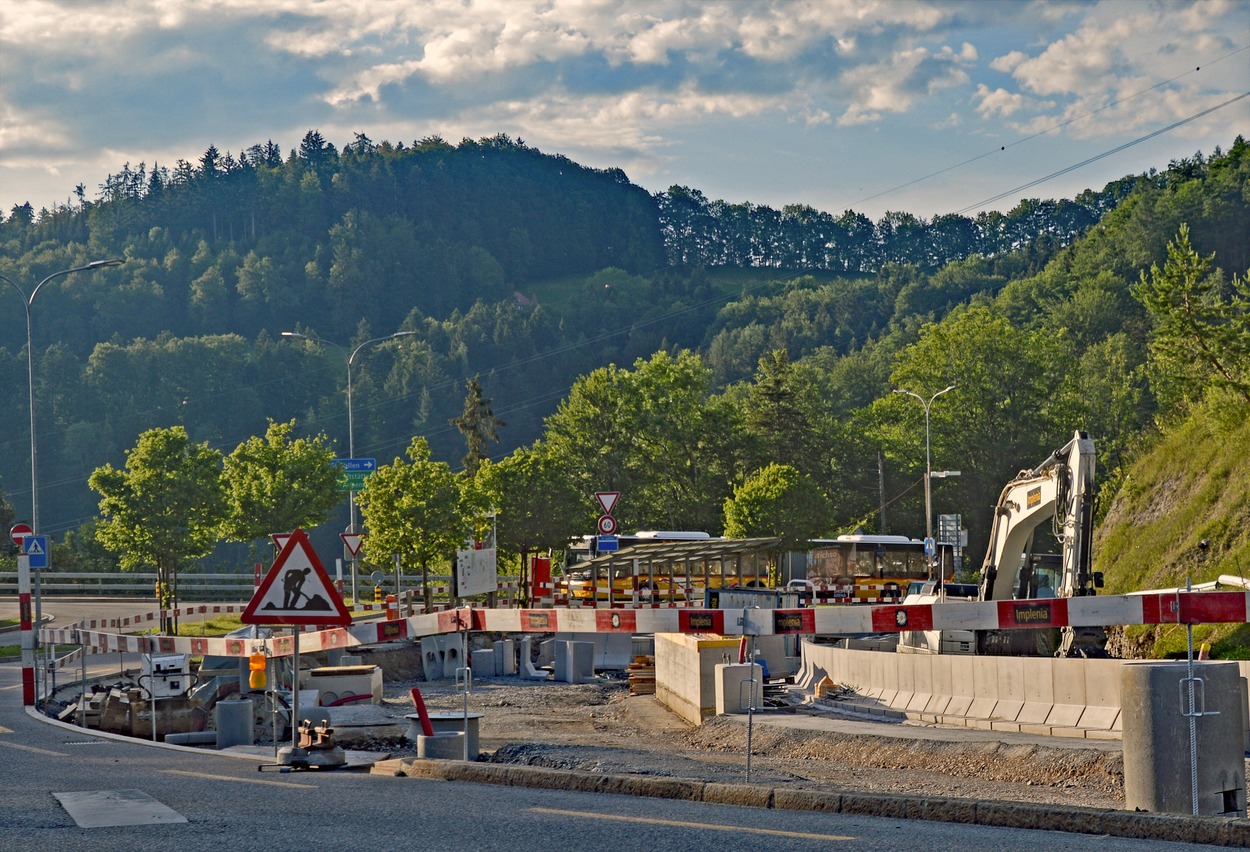 Appenzellerbahn Abtransport der Triebwagen BDeh-4-4 vom Bahnhof Gais und Neubaustrecke Rtg St.Gallen