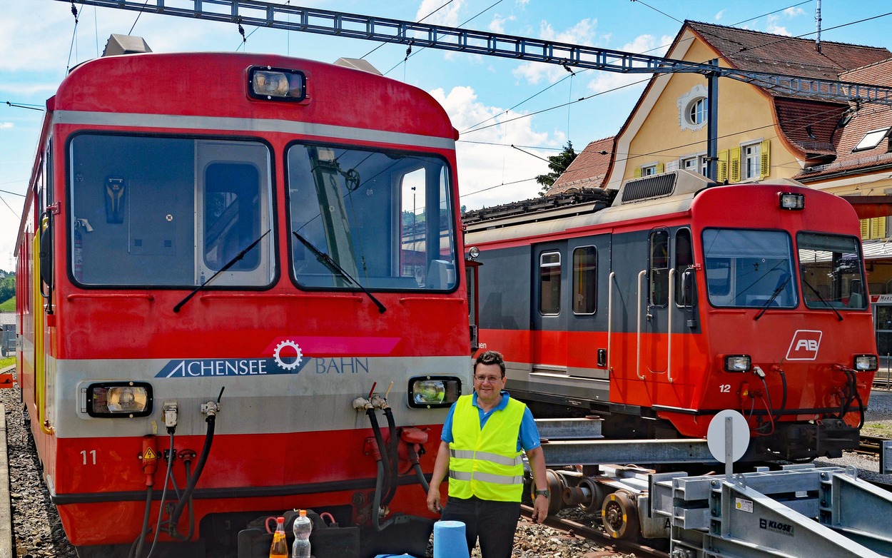 Appenzellerbahn Abtransport der Triebwagen BDeh-4-4 vom Bahnhof Gais