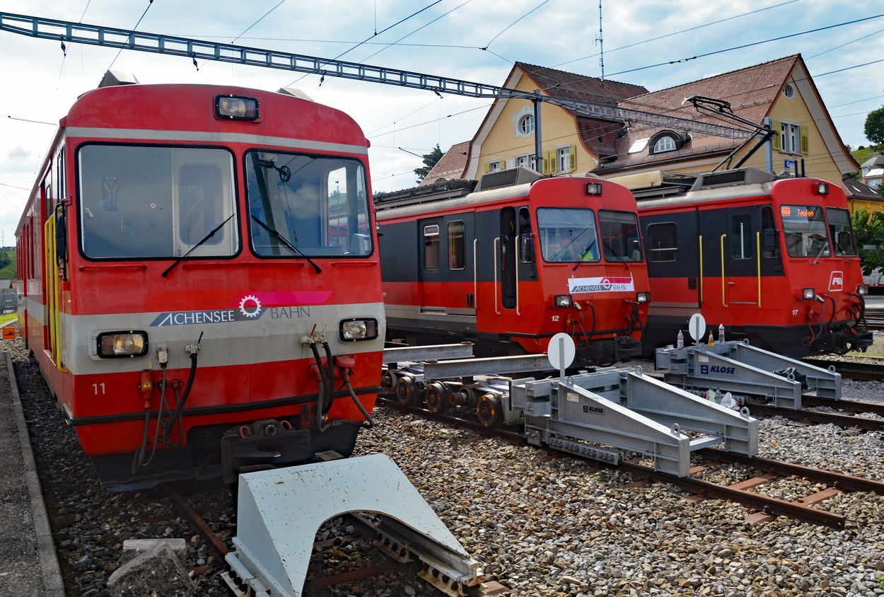 Appenzellerbahn Abtransport der Triebwagen BDeh-4-4 vom Bahnhof Gais und Neubaustrecke Rtg St.Gallen