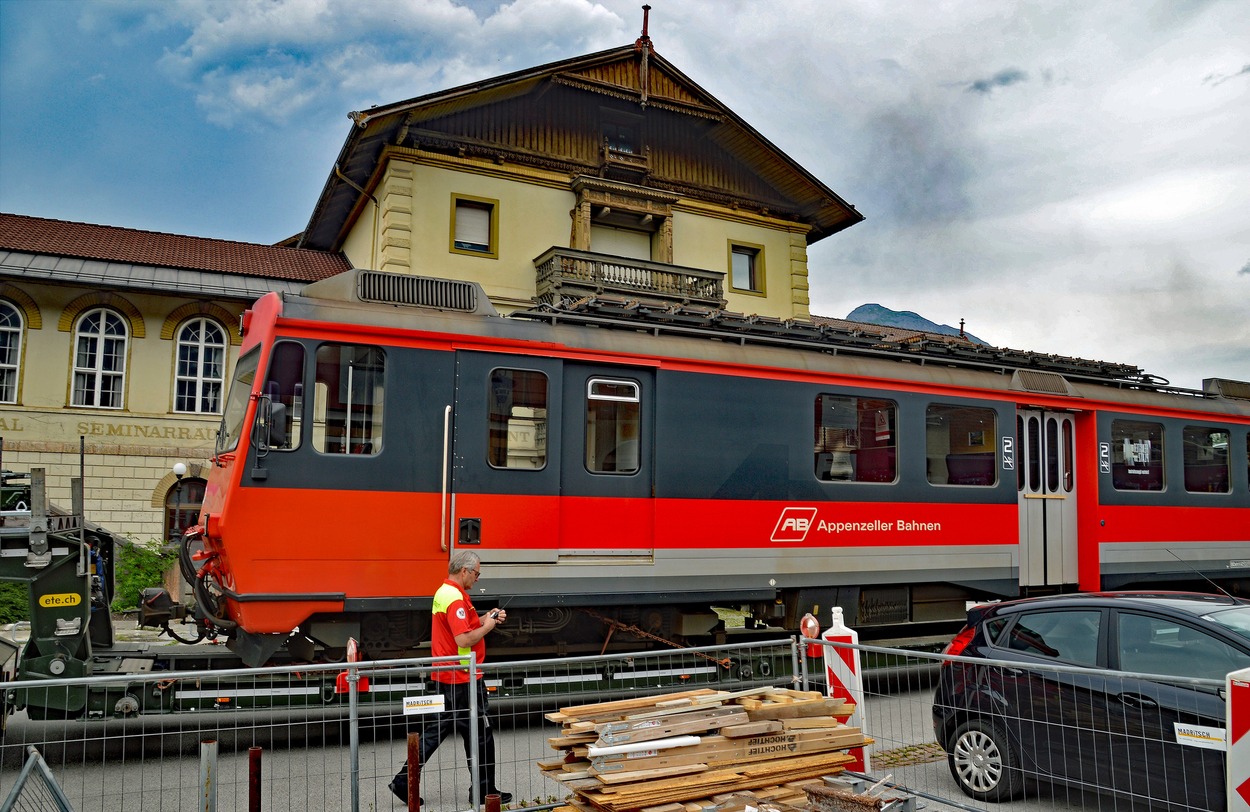 Achenseebahn Ankunft der Appenzellerbahn-Triebwagen in Jenbach