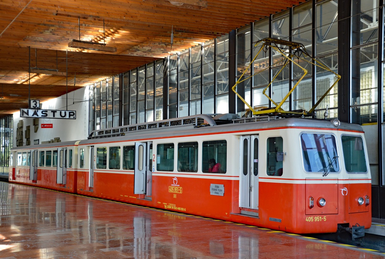 Zahnradbahn Štrba-Štrbské Pleso in der Hohen Tatra System Von Roll