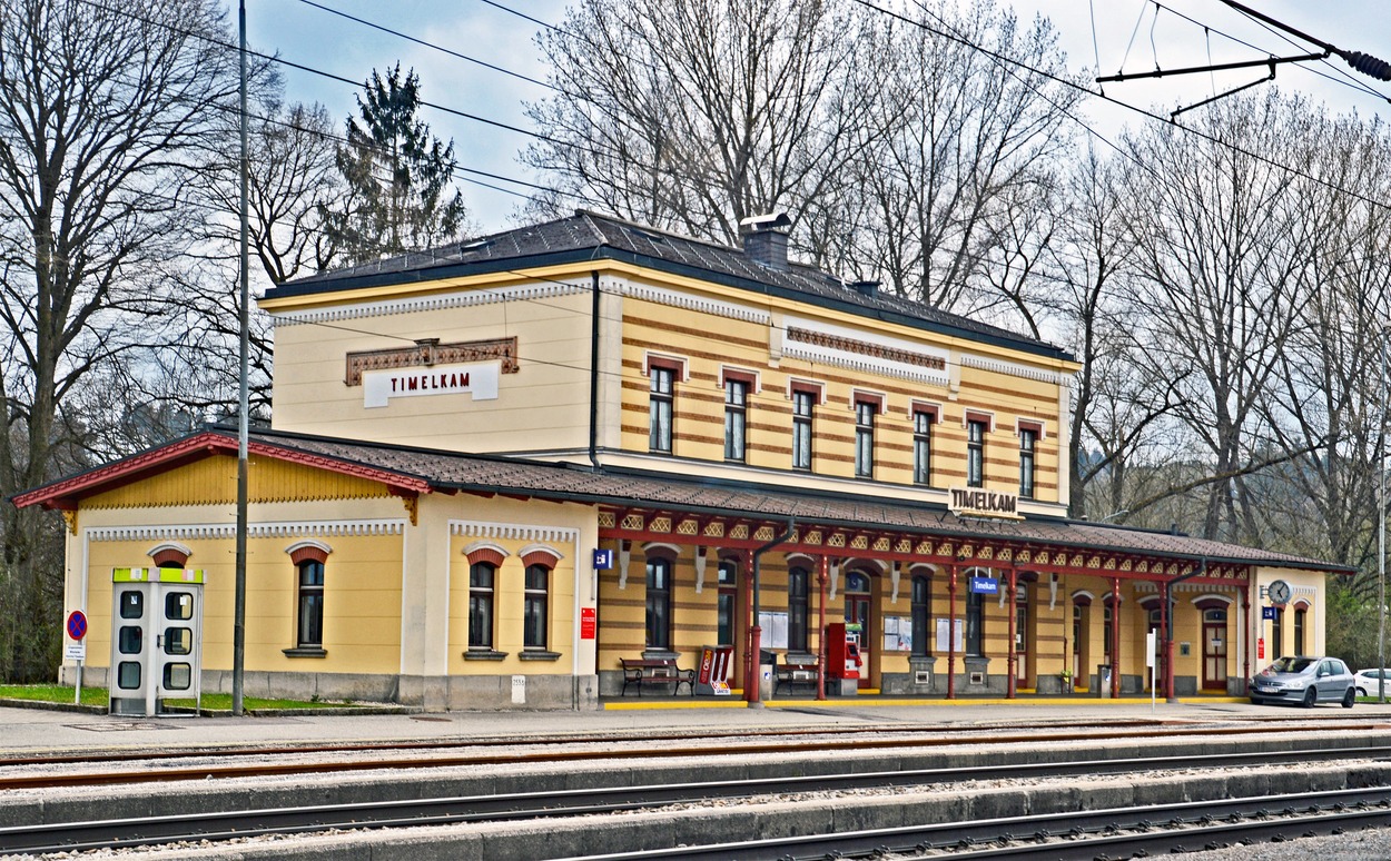 Bahnhofsgebäude Timelkam, ein Musterhaus für die k.k.Südbahn Gesellschaft der slowenischen Bahnen