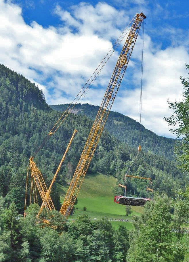 Murtalbahn abgestürzter Triebwagen VT31 wird geborgen