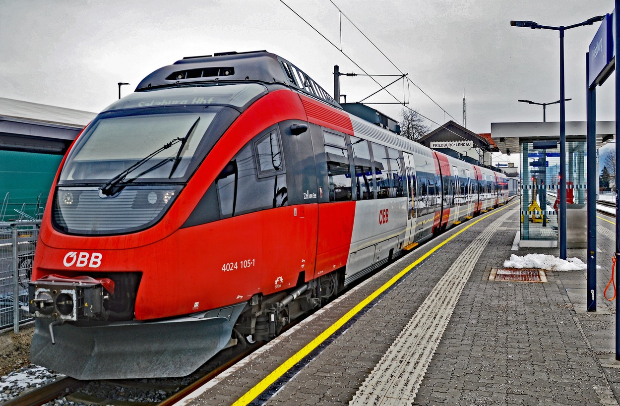 ÖBB-Reihe 4024 im Bahnhof Friedburg