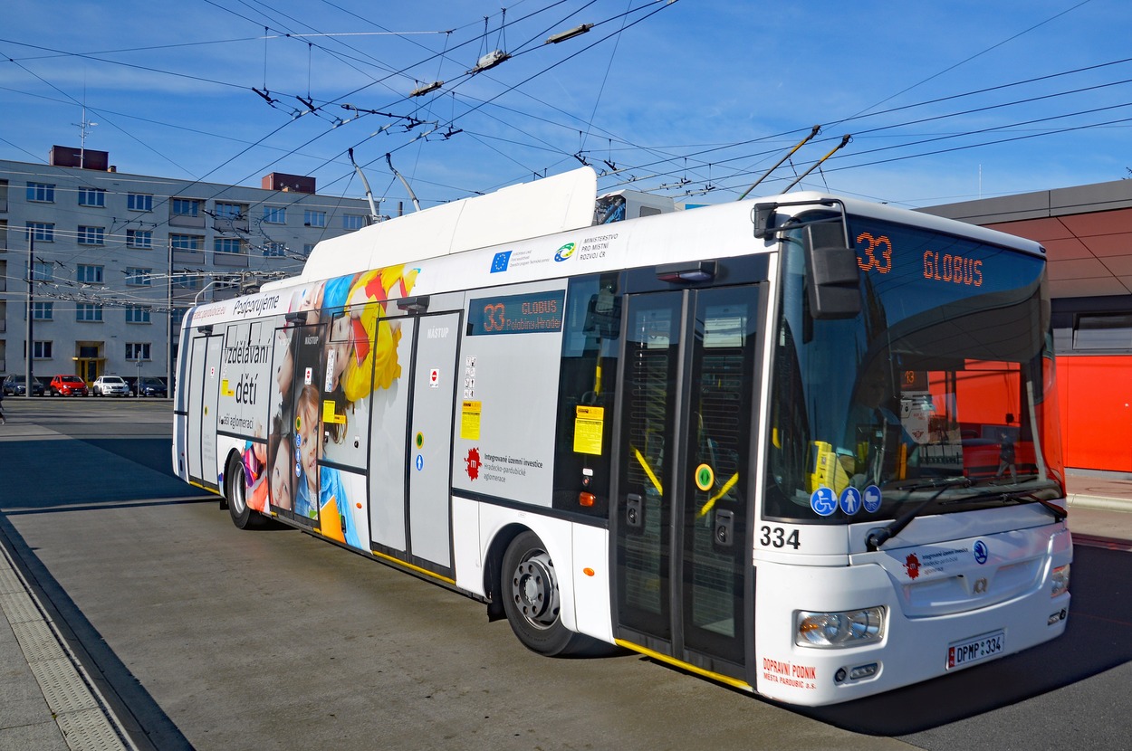Obus/Trolleybus in Pardubice/Pardubitz am Hauptbahnhof